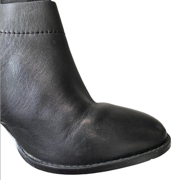 Clarks Black Suede Leather Bootie Buckle Detail. Womens Size 8.5 Medium - Picture 7 of 9